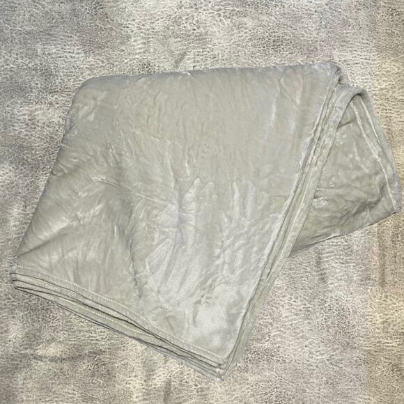 Calvin klein plush throw light - Picture 1 of 7